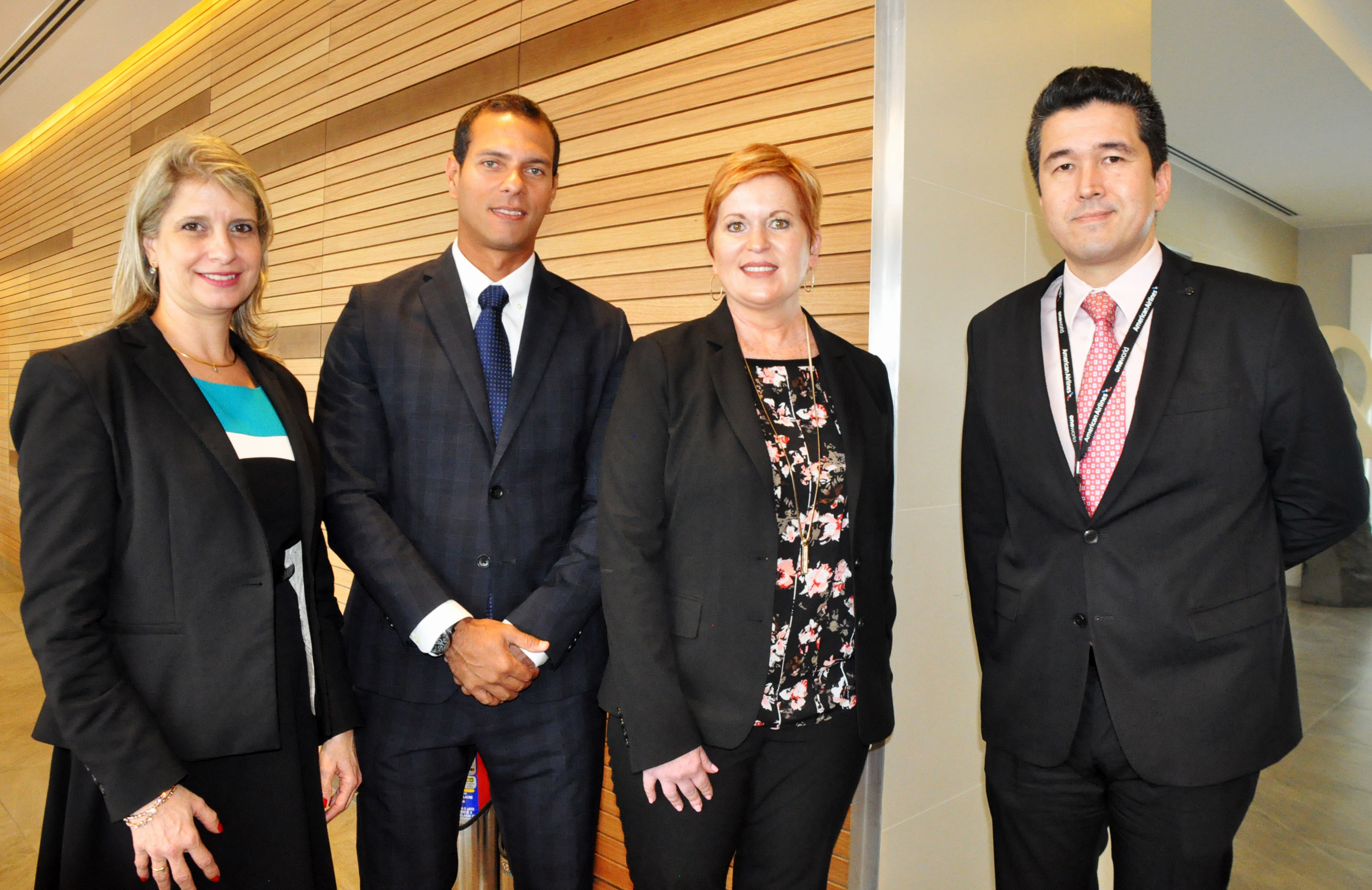 Jaqueline Silva, coordenadora de Serviços Premium, Alexandre Cavalcanti, gerente de Vendas para o RJ e Nordeste, Trish Hollinrake, diretora de Serviços Premium, e Elio Hamaoka, gerente de aeroporto no RIOgaleão