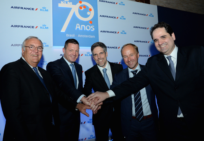 Patrick Alexandre, Vice-presidente comercial, da Air France KLM, Pieter Elbers, CEO da KLM, Paulo Kakinoff, presidente da Gol, Pieter Bootsma, vice-presidente comercial da Air France KLM e Eduardo Bernardes Neto, da GOL Patrick Alexandre, Vice-presidente comercial, da Air France KLM, Pieter Elbers, CEO da KLM, Paulo Kakinoff, presidente da Gol, Pieter Bootsma, vice-presidente comercial da Air France KLM e Eduardo Bernardes Neto, da GOL