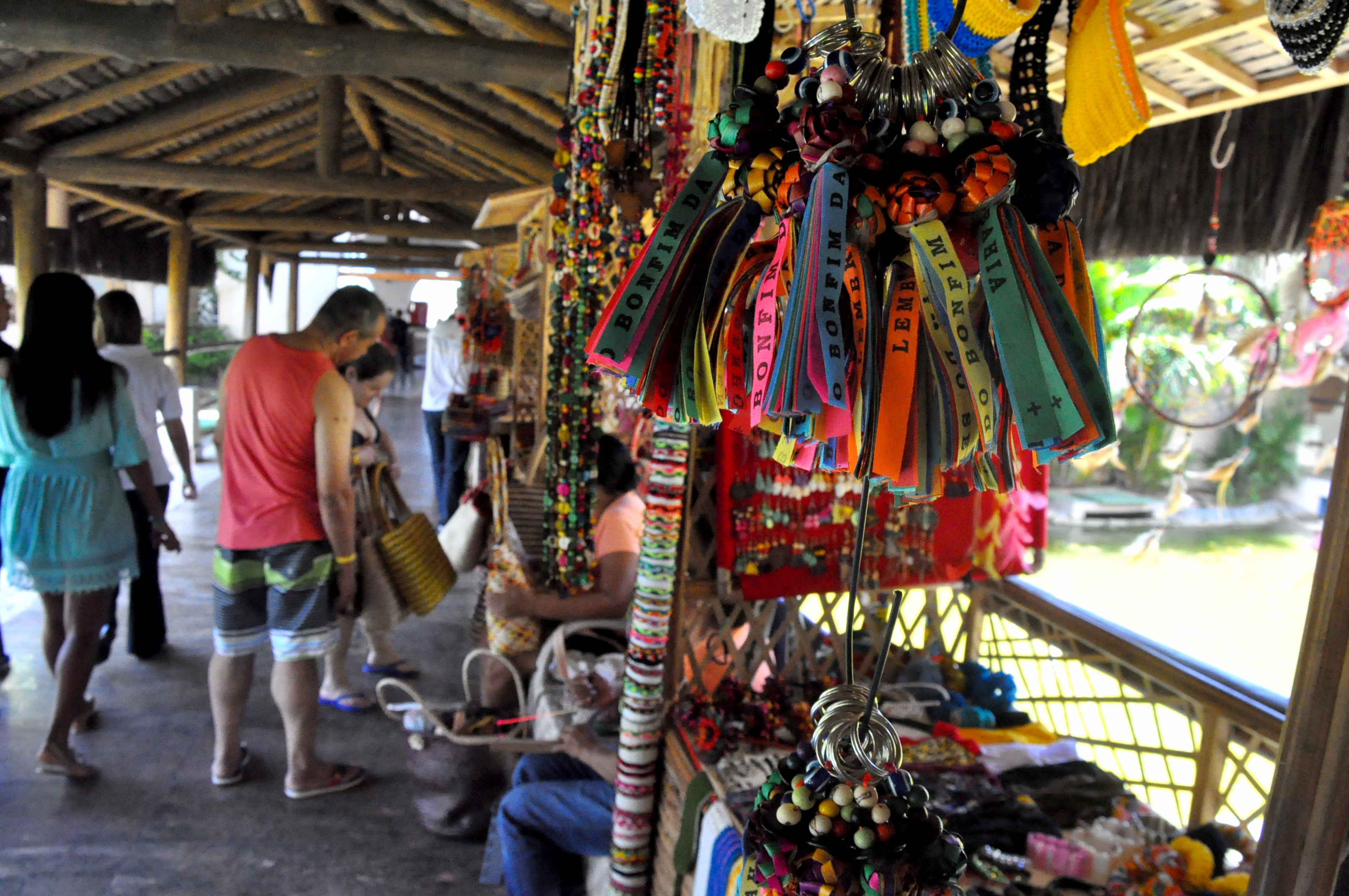 A cultura da Bahia é levada para dentro do resort com as barracas de artesanato