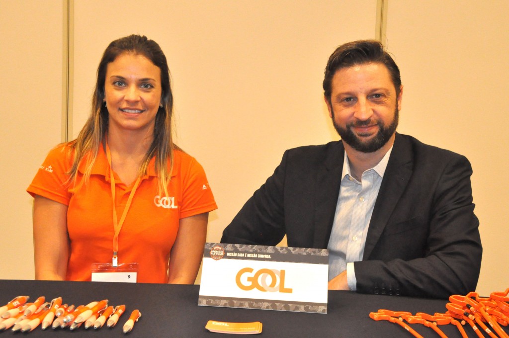 Carina Tosello e Fabricio Jeronimo, da Gol Carina Tosello e Fabricio Jeronimo, da Gol
