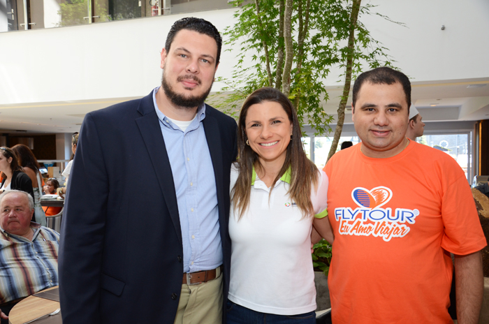 Daniel Brunod, da Azul Viagens, Any Brocker, da Brocker, e Daniel Firmino, da Flytour