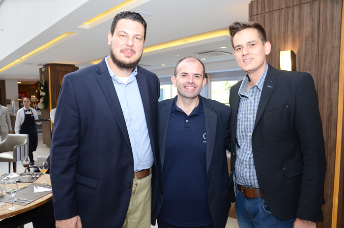 Daniel Brunod, da Azul Viagens, Emerson Cordova,  da GJP, e Felipe Cuadrado, da Abreu