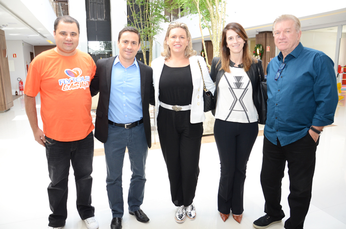 Daniel Firmino, da Flytour, Rogerio Mendes e Vanessa Becker, da CVC,  Fernanda Sturner, da Turistur, e Adauto Serafim, da CVC