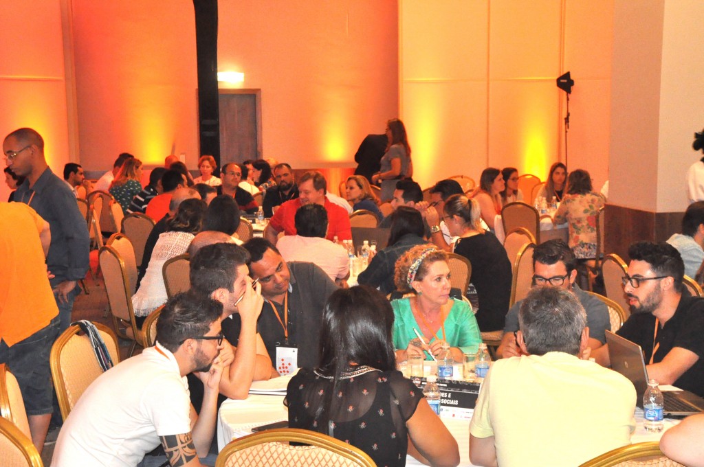 Dia de muito trabalho e aprendizado para os 75 franqueados da Flytour