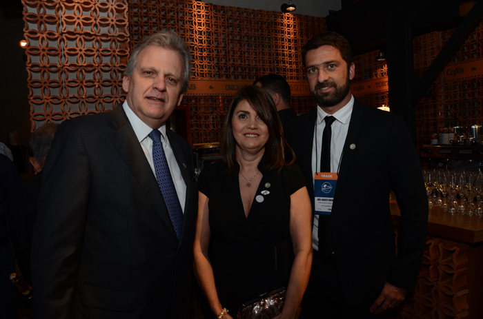 Edmar Bull, presidente da Abav Nacional, Rita Vasconcelos e  João Augusto Machado, da Abav-RS