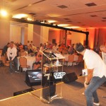 Elói Oliveira, Michael Barkoczy e Christiano Oliveira aqueceram os convidados no começo do evento