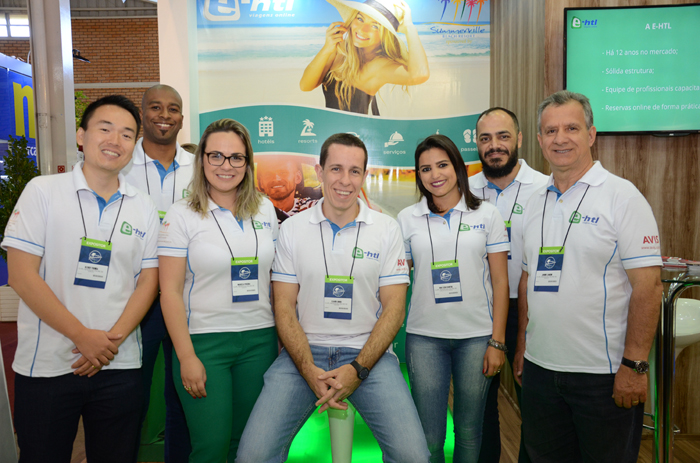 Flávio Louro, da E-HTL, com sua equipe