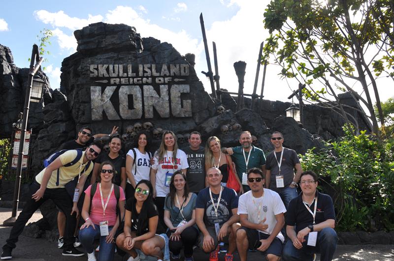 Grupo em frente a nova atração do King Kong