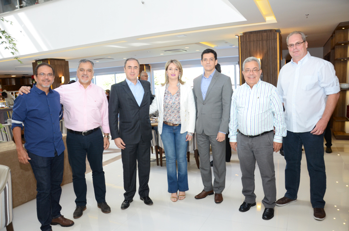 Hayrton Almeida, da Luck Operadora, Julio Castanheira, da RDC Férias, Fernando Del Cistia, Paula Souza, Eduy de Azevedo, da CVC, José Edson Pereira, da RDC Férias, Gustavo Luck Receptivo