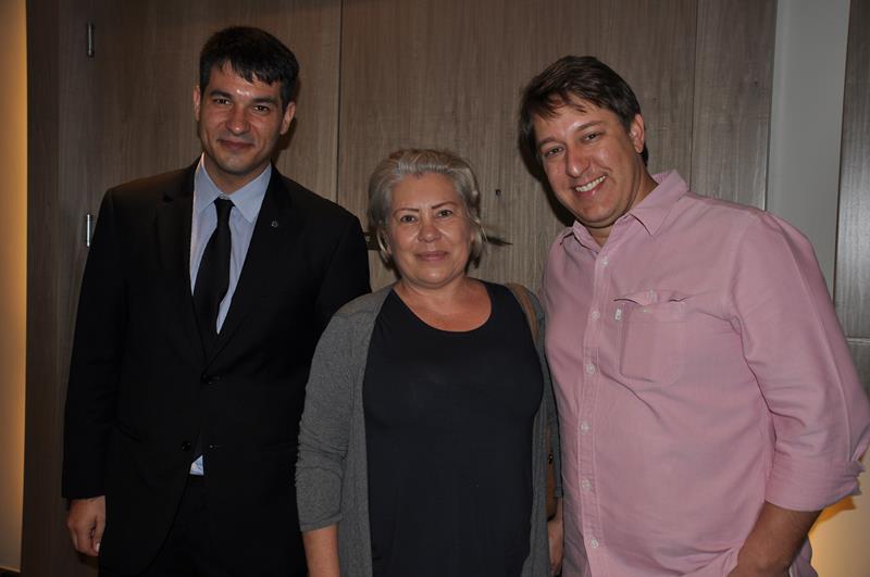 Ignacio Hidalgo, da MSC, com Josie Ayres, da Lets Run Away, e Charles Franken, da Casa da Agentes