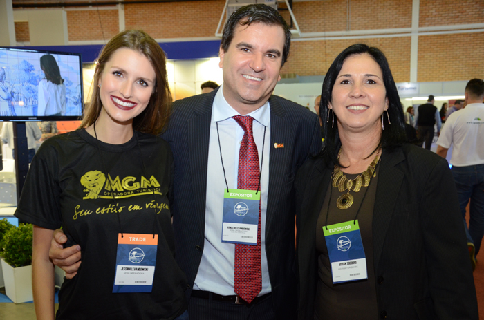 Jessika Levandowski e Arnaldo Levandowski, da MGM, com Vivian Socorro, de Havana Tur