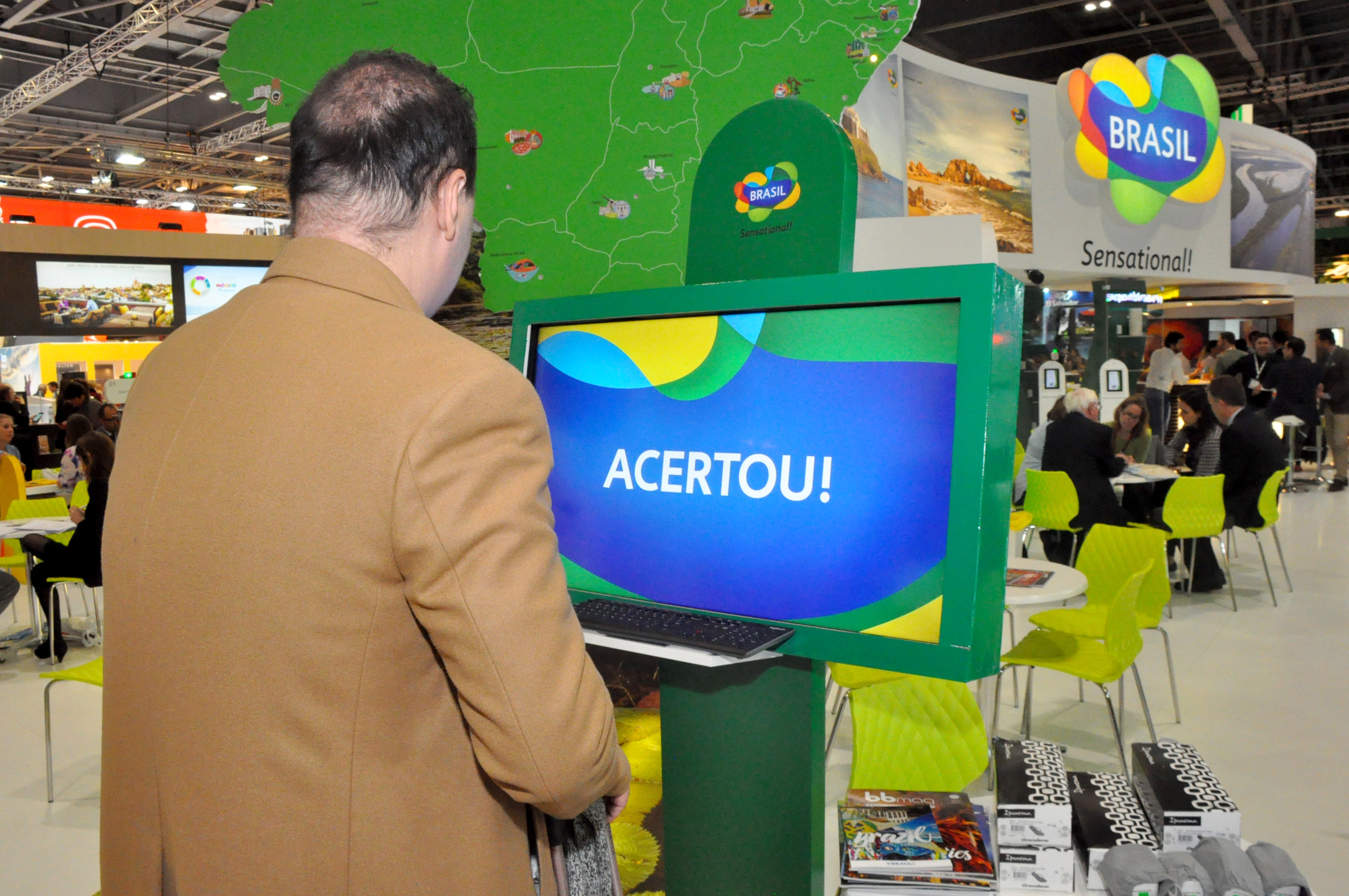 Jogo de perguntas e respostas faz Embratur distribuir brindes Jogo de perguntas e respostas faz Embratur distribuir brindes