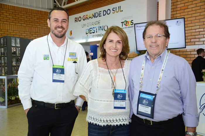 João Taylor, do M&E, Silvana Appel e Valdir Walendowski, da Santur