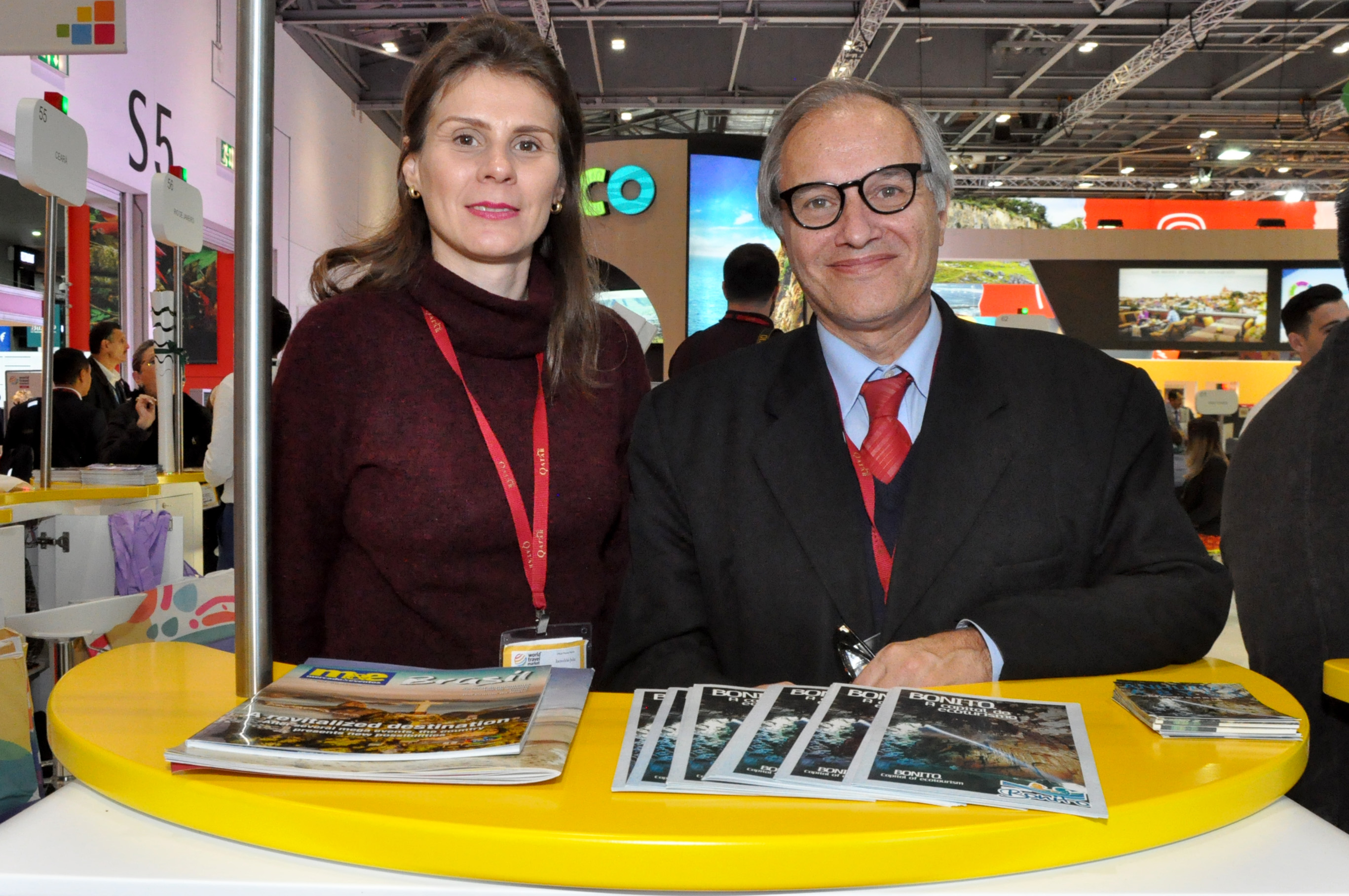 Juliane Salvadori, secretária de Turismo de Bonito, e Marcos Dias Soares, presidente da Comissão Nacional de Turismo de Bonito Juliane Salvadori, secretária de Turismo de Bonito, e Marcos Dias Soares, presidente da Comissão Nacional de Turismo de Bonito