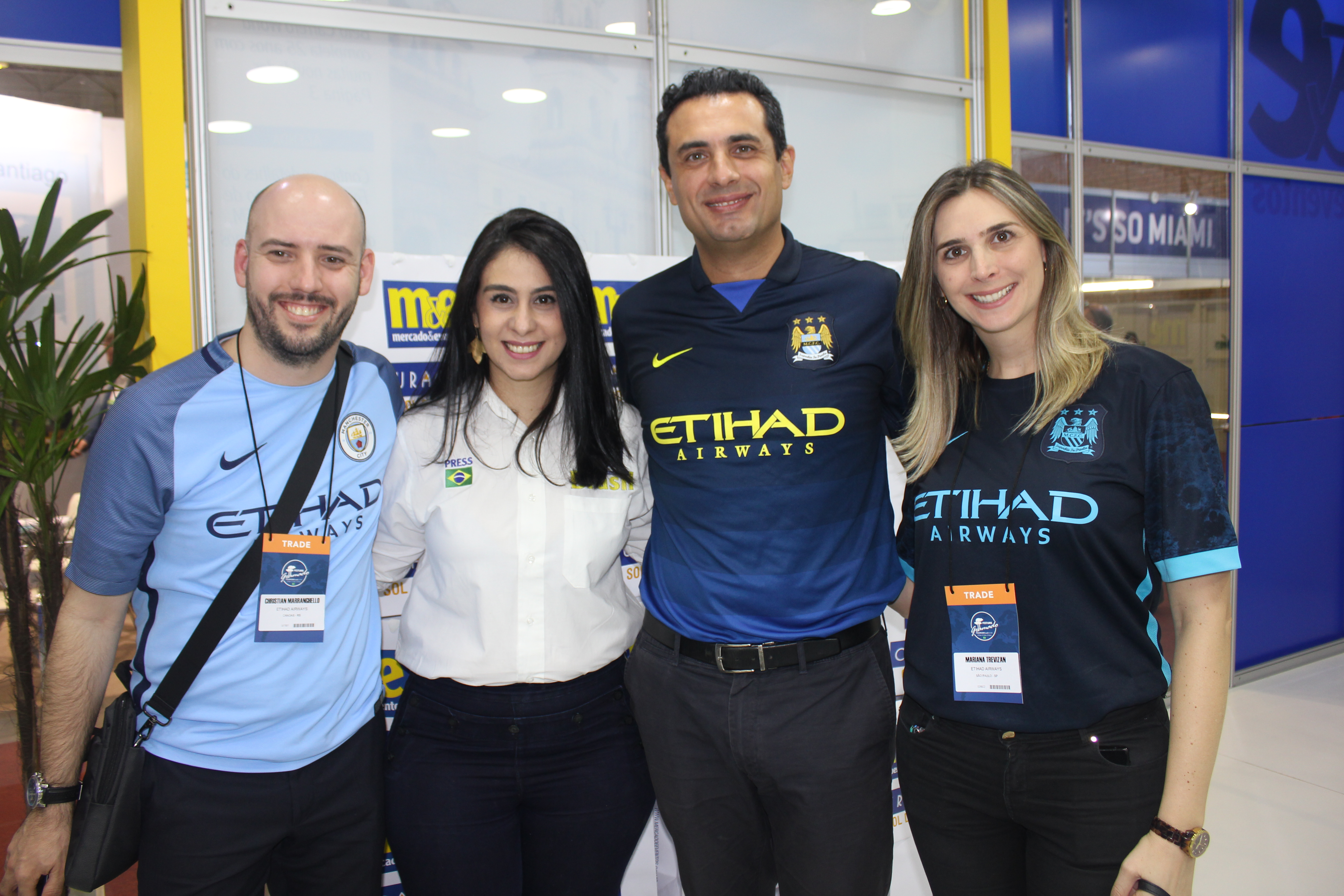Luciana Fernandes, do M&E, entre Cristian Marranghello, Carlos Antunes e Mariana Trevisan, da Etihad