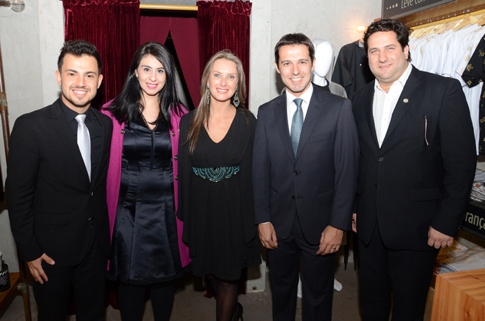 Luciana Fernandes e Vitor Bauab, do M&E, com Marcus Rossi, Juliana e Eduardo Zorzanello, do Festuris