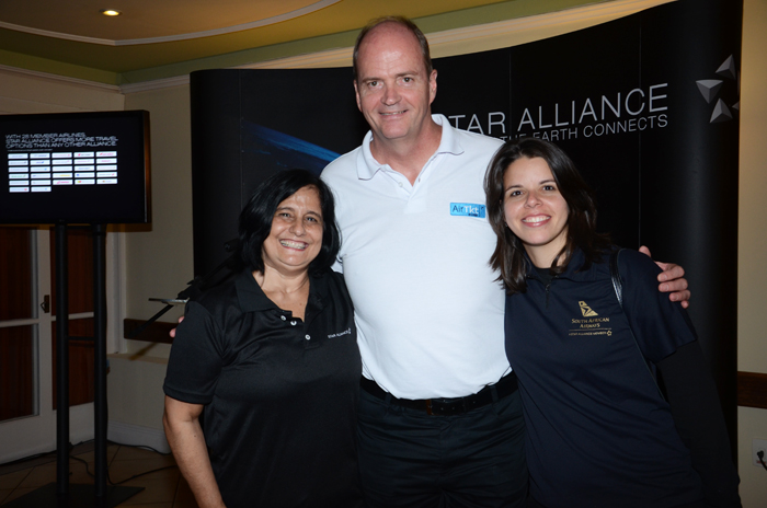 Marcia Galvão, da Star Alliance, Ralf Aasmann, da AirTKT, e Fernanda Gonçalves, da SAA