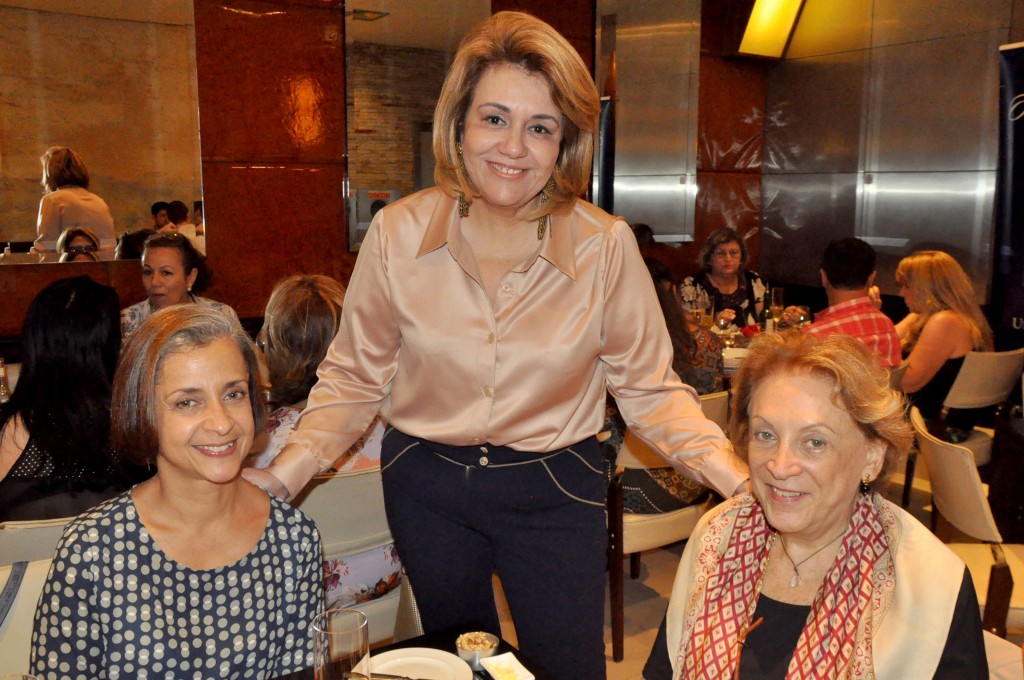 Marcia Trojman, da Blue Sea, com  Valéria Pereira, da Paparico Viagens, e Heloisa Macedo, da Hallmark Turismo
