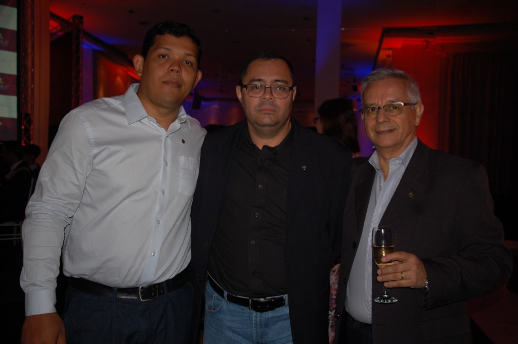 Marcos Gomes, do Red Roof Natal, Luiz Araújo e Alejandro Hinokosa, do corporativo da Nobile