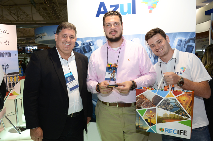 Mustafa Dias, Secretario executivo de Recife, Daniel Brunold e Ryan Gomes, da Azul Viagens