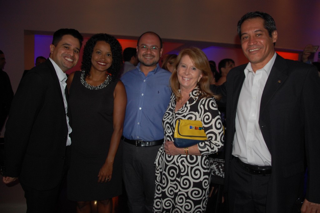 Rodrigo Vallejo, Caren Ribeiro, Thiago Gomes, Bete Risco e Ronaldo Barbosa, do grupo Nobile