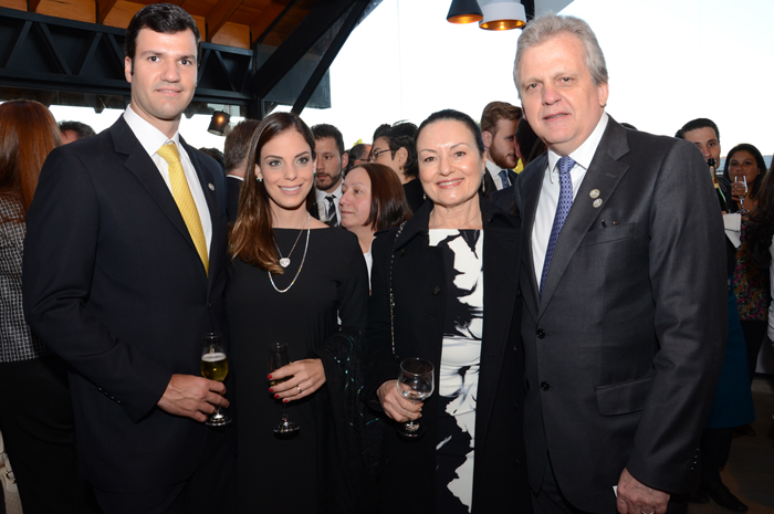 Rubens Schwartzman, da Abracorp, com sua esposa Aline, e Edmar Bull, presidente da Abav Nacional, com sua esposa, Celeste Andrade, da Copastur