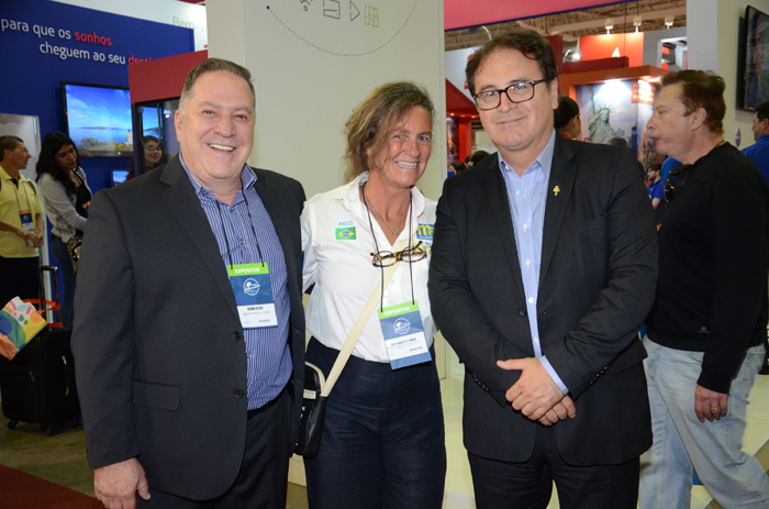 Sergio Alves, da Unicom Promo, Mari Masgrau, do M&E, e Vinicius Lummertz, presidente da Embratur