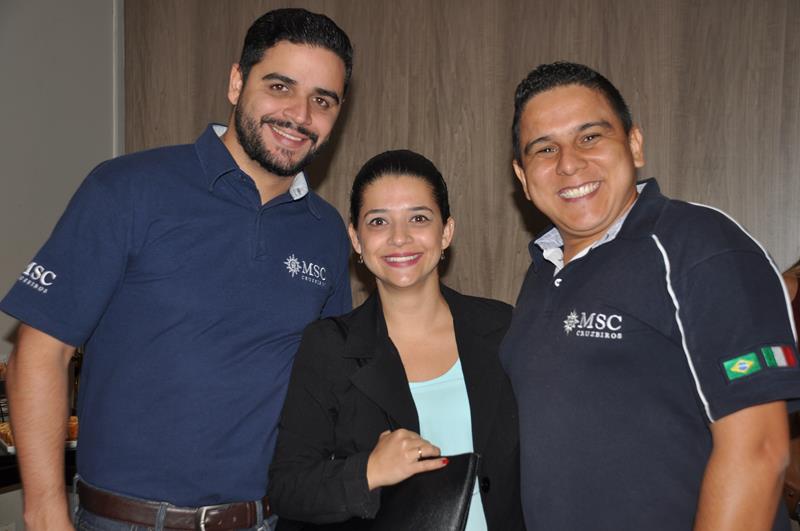 Stéphanie Seregatti, da Poços Turismo, com Ricardo Rocha e Pedro Silva, da MSC