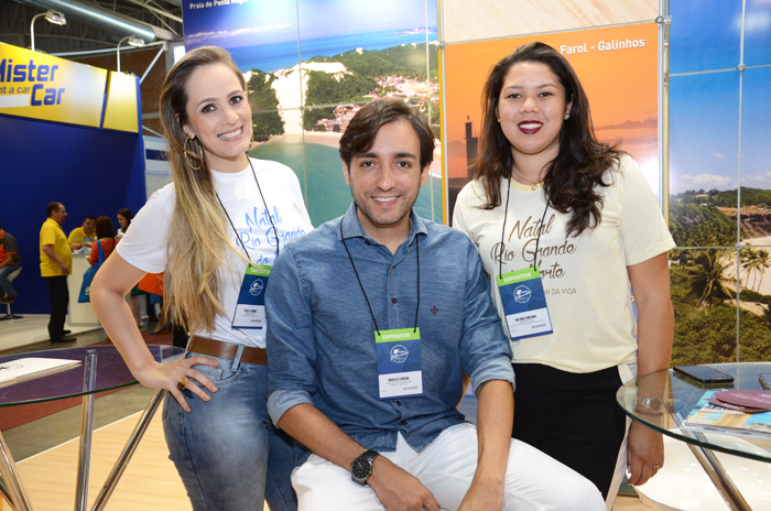 Tereza França, da Emprotur, Marcelo Godeiro, da Visual Praia Hotel, e Nayara Santana, da Emprotur