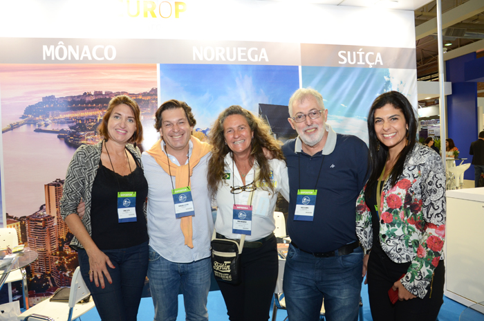Vanda Catao, da Titlis, Bernardo Cardoso, do Turismo de Portugal, MAri Masgrau, do M&E, José Adolfo Ramirez, do Turismo da Espanhã, e Juliana Khouri, da GVA