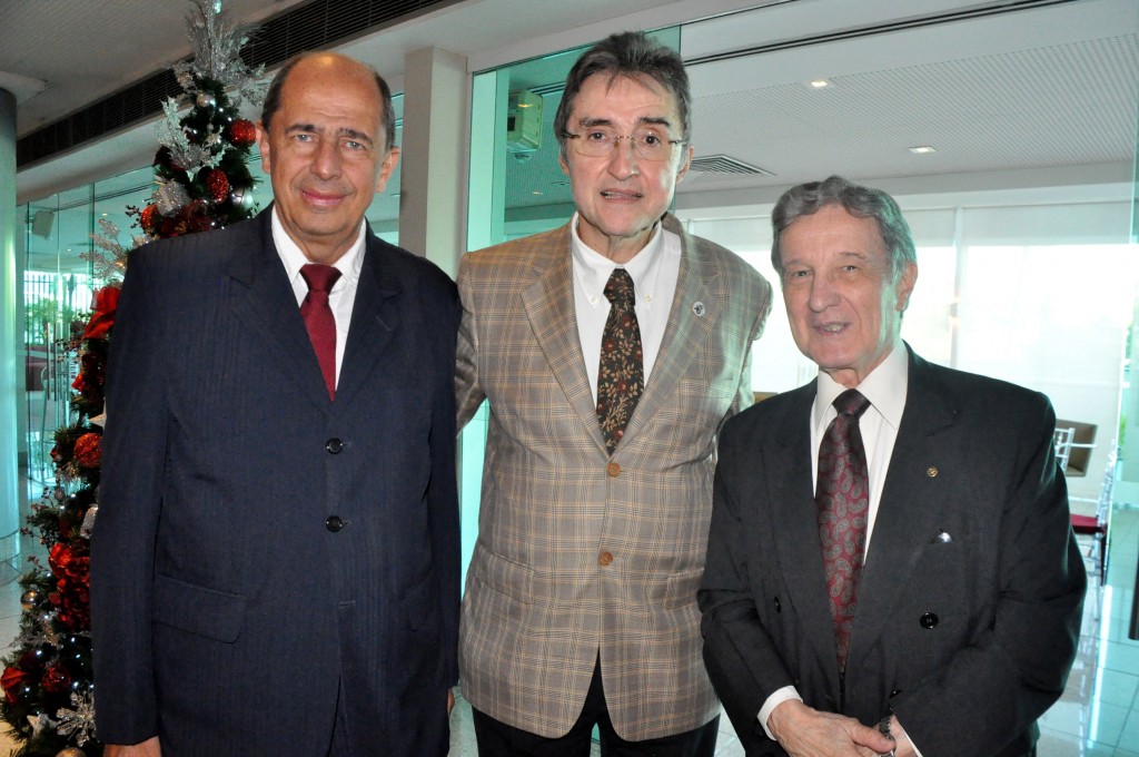 Eduardo Araújo, da Ietur, Eraldo Alves, da CNC, e Aroldo Araujo, benemérito da ACRio