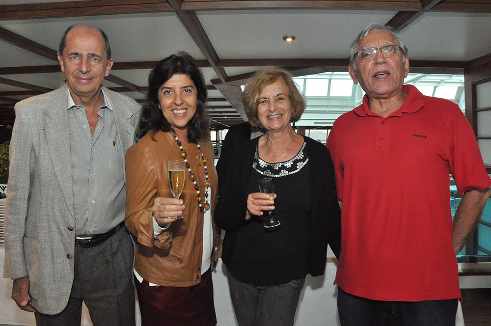 Eduardo e Leila Araújo, da Ietur, Franklin Campos, da AccTours, e sua esposa, Sandra Campos, e Vinicius Freitas, da Costa Eduardo e Leila Araújo, da Ietur, Franklin Campos, da AccTours, e sua esposa, Sandra Campos, e Vinicius Freitas, da Costa