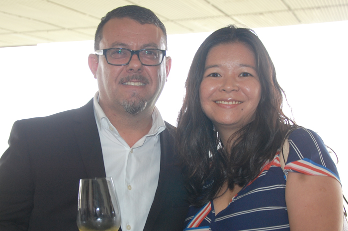 Gladston Assis, da Central Eventos, com Fernanda Kodama, da CWT