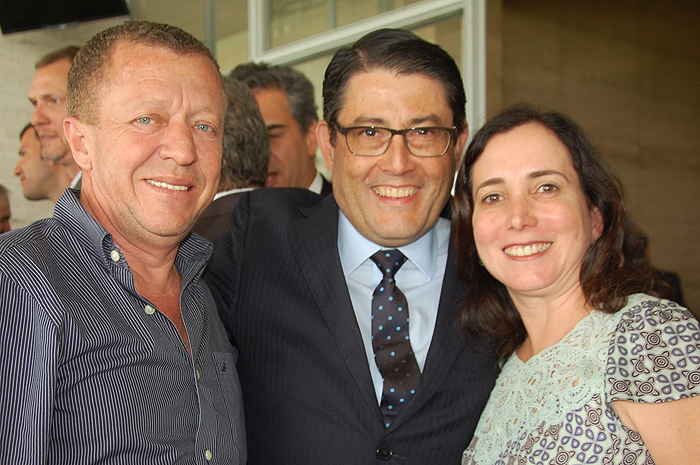 Luiz Teixeira, da Delta, com Jarbas Junior e Andrea Leone, da Agaxtur