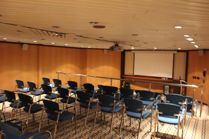 Navio conta com sala para convenções Navio conta com sala para convenções