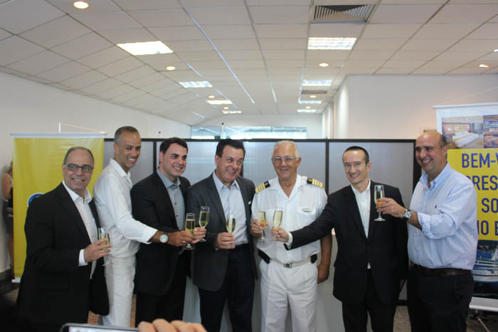 Orlando Palhares, da CVC, Alexandre Sadan da Pullmantur, Emerson Belan e Valter Patriani, da CVC, Amadeu Albuquerque, capitão do Soberano e José Blanco e Alejandro Páez da Pullmantur