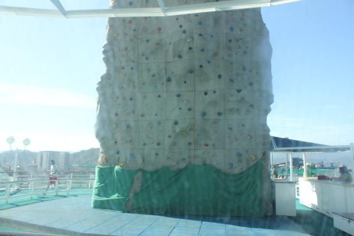 Paredão de escalada com 14 metros de altura é outra atração do Soberano Paredão de escalada com 14 metros de altura é outra atração do Soberano