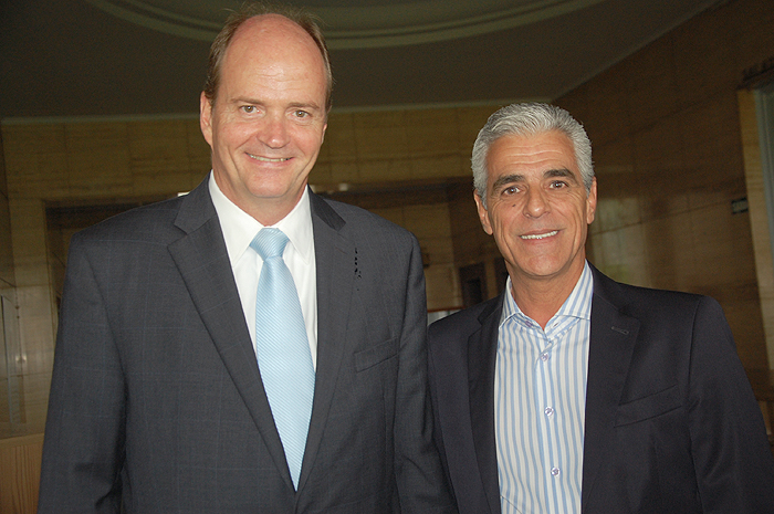 Ralf Aasmann, da AirTKT, com Marcos Balsamão, da Abav-SP