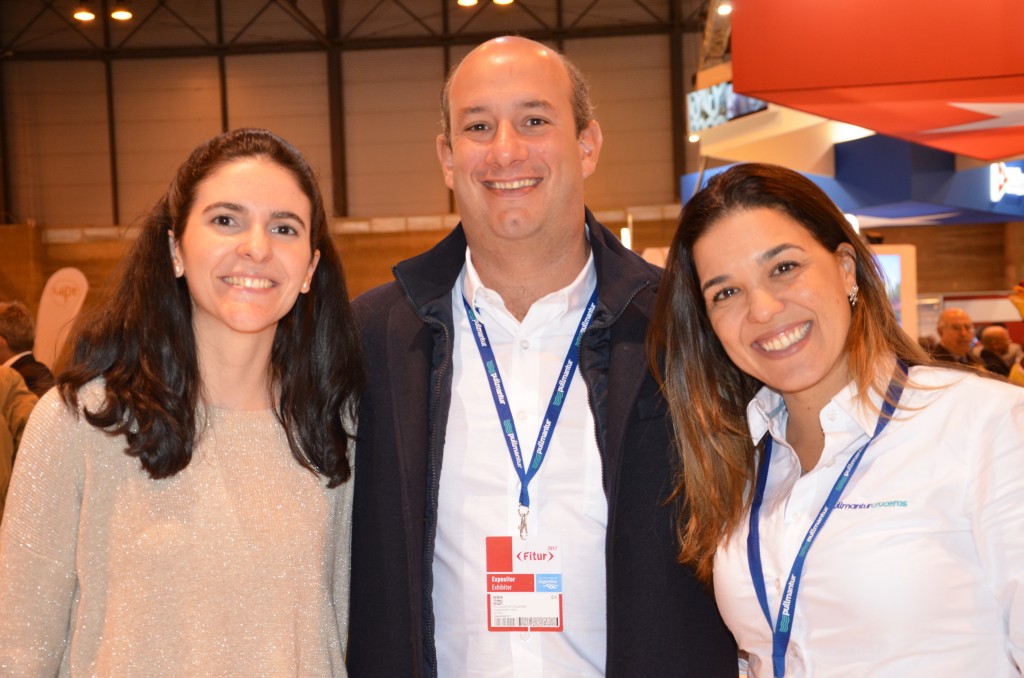Beatriz Elosua, Alexander Haim e Sabrina Moretti, da Pullmantur