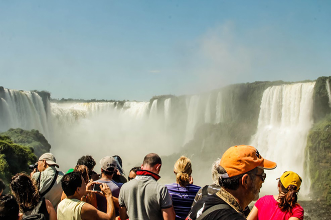 Região das cataratas também registrou aumento no fluxo de turistas australianos e canadenses