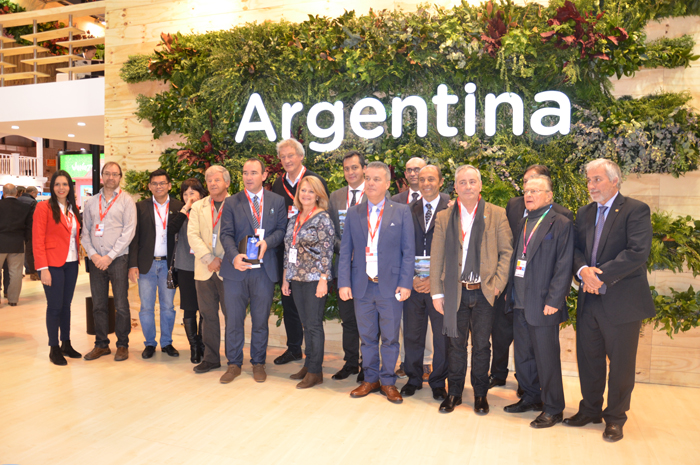 Grupo dos cinco continentes participantes da Associação das Baias Mais Bonitas do Mundo