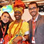 Regina Ahmed e Victor Lessa, da Bahiatursa com a baiana que veio a Fitur para promover o destino