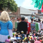 Bonecos seguem rumo ao centro hist[orico da cidade