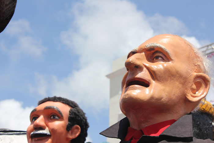 Escritor Ariano Suassuna conta com um boneco em sua homenagem Escritor Ariano Suassuna conta com um boneco em sua homenagem
