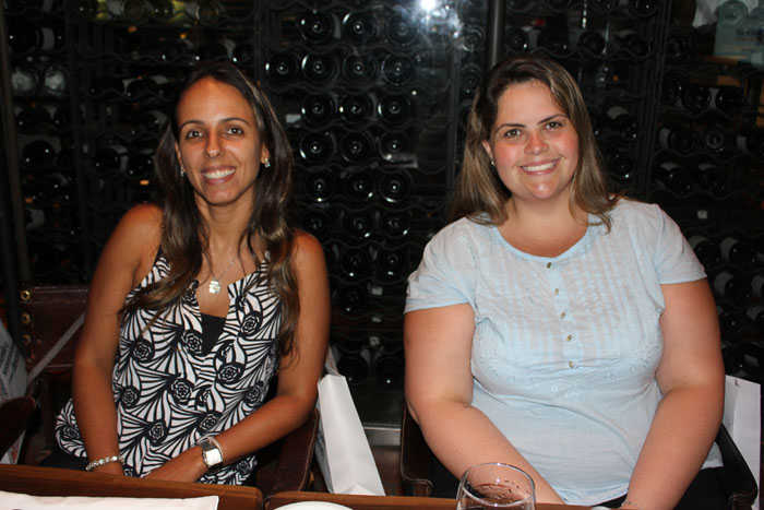 Larissa Pinheiro, da CRV Viagens e Turismo, e Paola Dias, da Viagem Express Larissa Pinheiro, da CRV Viagens e Turismo, e Paola Dias, da Viagem Express