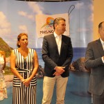 Luis Eduardo Antunes, administrador de Noronha saúda os agentes