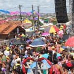 Público chegou cedo para ver o desfile de bonecos