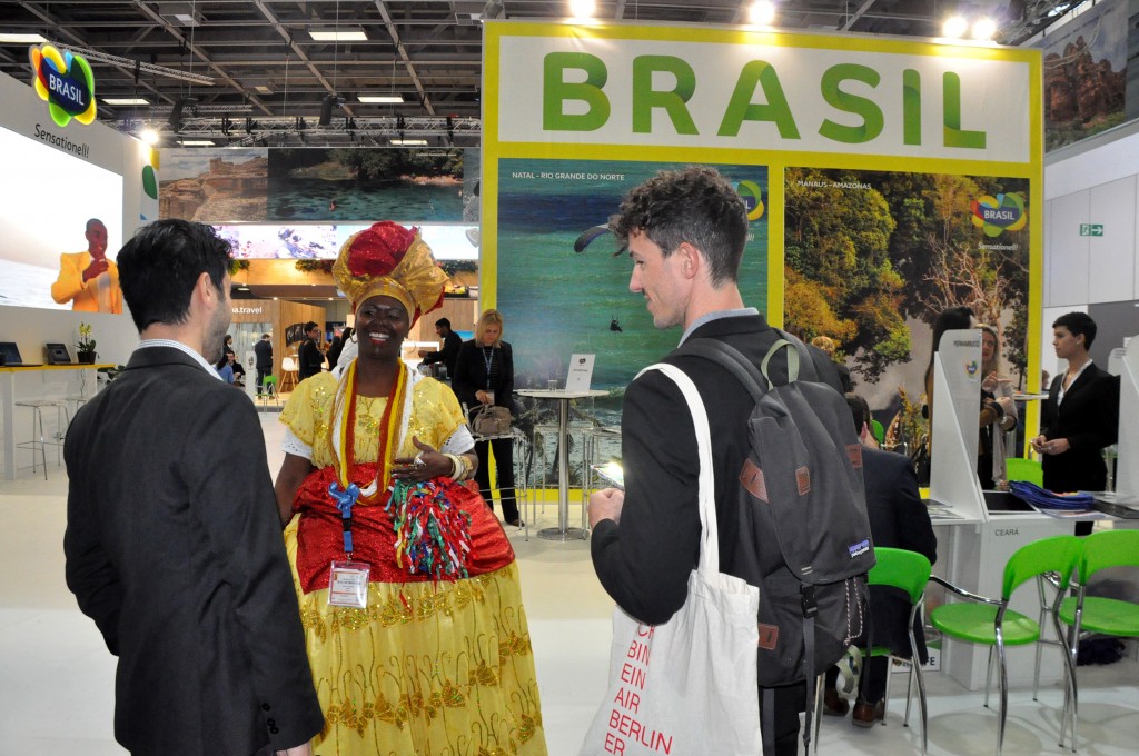 A recepção calorosa das baianas no estande do Brasil