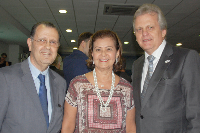 Antonio Azevedo e Edmar Bull com Teté Bezerra, do MTur