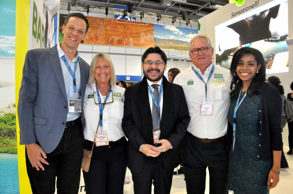 Bruno Reis, do RIOgaleão, Rosa Masgrau, do M&E, Gilson Lira, da Embratur, Roy Taylor, do M&E, e Camila Leal, do RIOgaleão